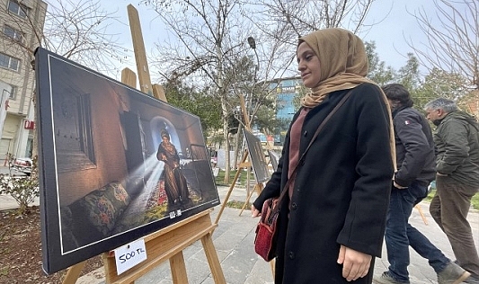 Siverek'te depremzedeler yararına fotoğraf sergisi açıldı
