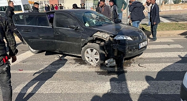 Urfa'da 2 araç çarpıştı! Yaralılar var!