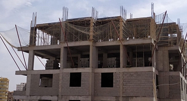 Urfa’da deprem sonrası inşaatlar durdu! İşçiler mağdur oldu!