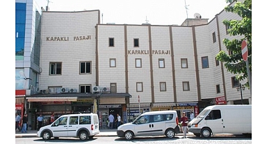 Urfa'da eylem! Kapaklı Pasajında esnaf çatıya çıktı!