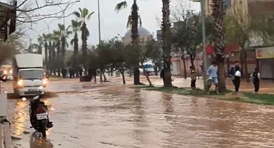 Urfa’da sağanak yağış etkili oldu: Valilikten kritik uyarı!