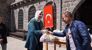 Başkan Çakmak birimleri gezerek çalışanlarla bayramlaştı