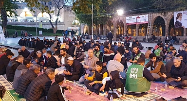İHH'dan Urfa'da Geleneksel Ümmet İftarı!