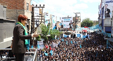 İYİ Parti Lideri Akşener, Şanlıurfa'da Vatandaşlarla Buluştu