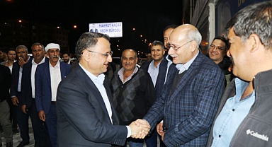 Kaçar, Vatandaşlarla Bayramlaştı