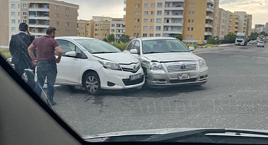 Urfa’da 2 araç çarpıştı!