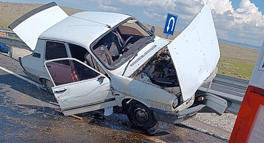 Urfa'da bir otomobil bariyerlere çıktı! Çok sayıda yaralı var !