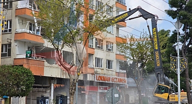 Urfa'nın en eski apartmanlarındandı ! Yıkımına başlandı !