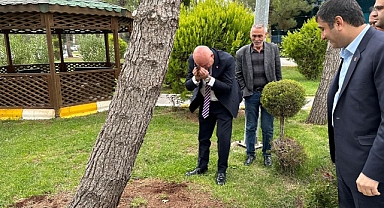 Urfa'ya gelen Tanal'dan çok konuşulacak hareket! Yerden alıp öptü