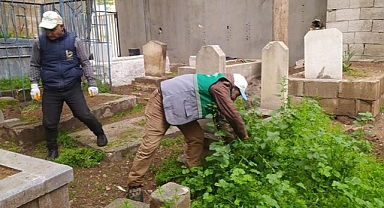 Viranşehir’de bayram öncesi mezarlıklar temizleniyor!