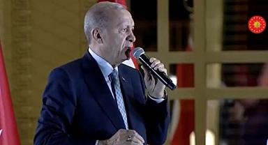 Cumhurbaşkanı Erdoğan balkon konuşması yaptı!