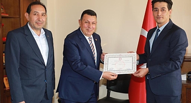 İbrahim Özyavuz, mazbatasını aldı