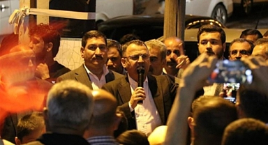 Kaçar mahalle toplantısına katıldı