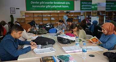 Karaköprü Okuma Evleriyle Gençlerin Yanında