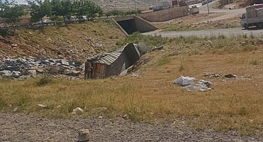 Şanlıurfa'da 2 tır şarampole yuvarlandı!