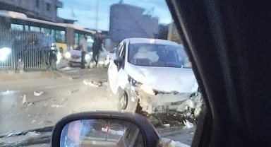 Şanlıurfa'da iki otomobil çarpıştı!