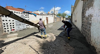 Siverek’te beton yol çalışmaları sürüyor