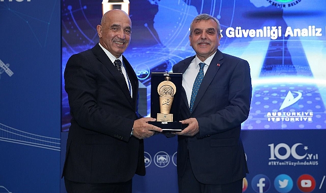 Ulaşımda Belediyecilik Ödülünü Başkan Beyazgül Aldı