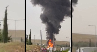 Urfa yolunda bir tır alev alev yandı!