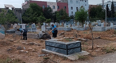 Viranşehir Belediyesi, mezarlıklarda temizlik yaptı!