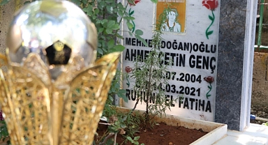 Anlamlı ziyaret: Şanlıurfaspor kupayı mezarına götürdü!