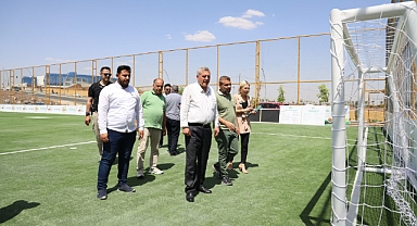 Başkan Beyazgül: Yeni Halı Sahamız Gençlerimize Hayırlı Olsun