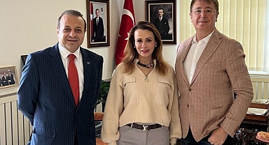 Eski Şanlıurfa Milletvekilinin bulunduğu fotoğraf gündem oldu!