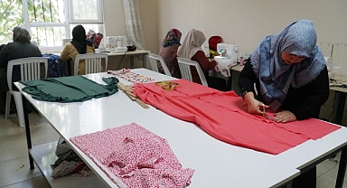 Haliliye'de Anneler kursta, çocukları da kreşte öğreniyor