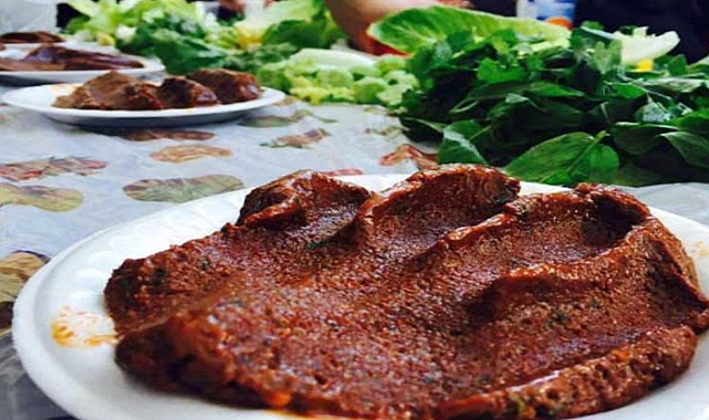 Milor’un başlattığı tartışmaya Urfalı Şef de katıldı! Çiğ köfte etli mi olur, etsiz mi?