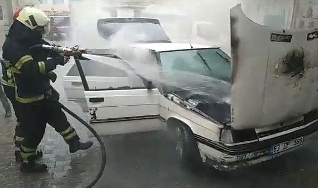 Şanlıurfa'da bir araç alevlere teslim oldu!