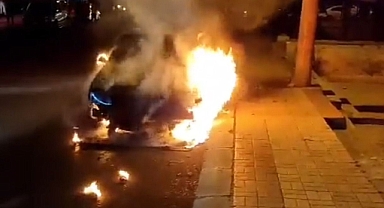 Urfa’da bir araç alev topuna döndü!