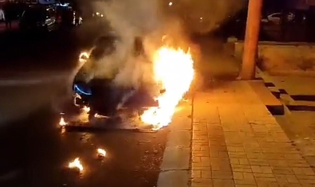 Urfa’da bir araç alev topuna döndü!