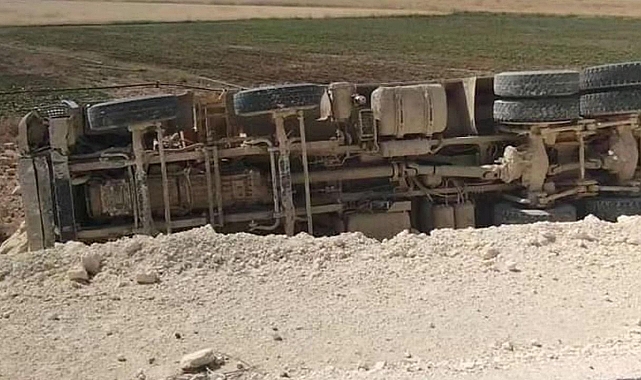 Urfa'da hafriyat kamyonu devrildi!