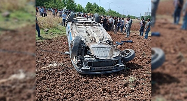 Urfa'da kontrolden çıkan araç tarlaya uçtu! Yaralılar var!