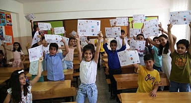 Yaklaşık 19 milyon öğrenci bugün karne sevinci yaşayacak!