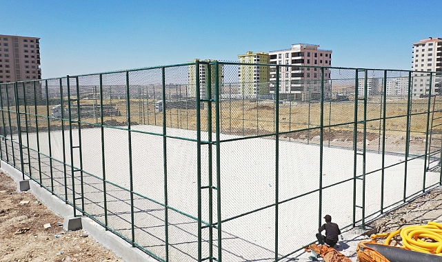 Batıkent'te gençler için sentetik çim saha kazandırılıyor