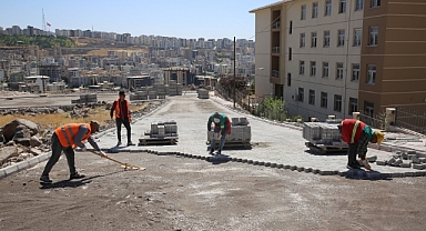 Batıkent’te yollar kilitli parke ile döşeniyor
