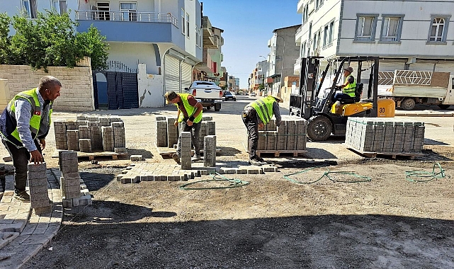 Hürriyet mahallesinde kilitli parke taşı döşeme çalışması