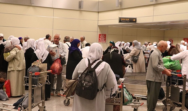 İlk hacı kafilesi Urfa'ya döndü!