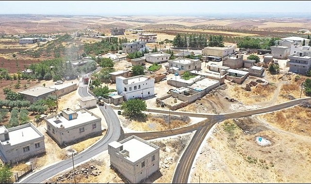 Karaköprü Kırsalında Yollar Sathi Kaplama İle Yenileniyor