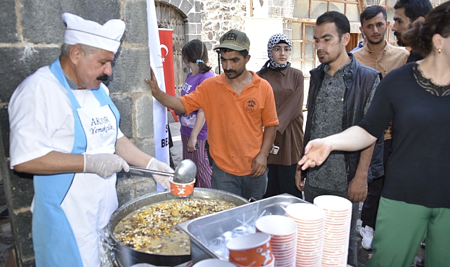 Siverek Belediyesi 10 Bin Kişiye Aşure İkram Etti