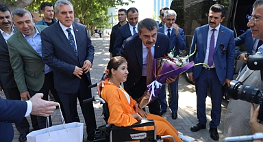 Bakan Tekin 'den engelli koordinasyon merkezine Ziyaret