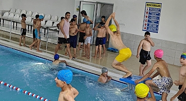 Eyyübiye’de Usta Yüzücüler Yetişiyor
