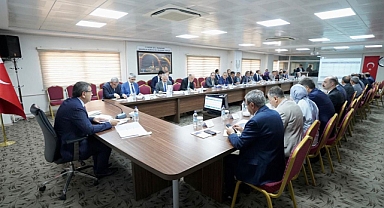 Müdüre sahip çıktı! Bakan Tekin: Şanlıurfa, pozitif ayrımcılığa tabi olacak!