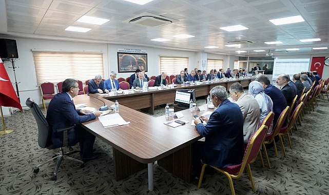 Müdüre sahip çıktı! Bakan Tekin: Şanlıurfa, pozitif ayrımcılığa tabi olacak!