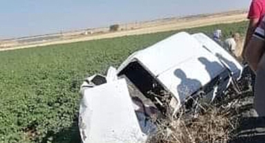 Şanlıurfa'nın ilçesinde araç şarampole devrildi!