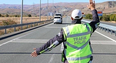 Trafik kazalarının en büyük nedenlerinden! 24 bin 12 araç sürücüsüne ceza!