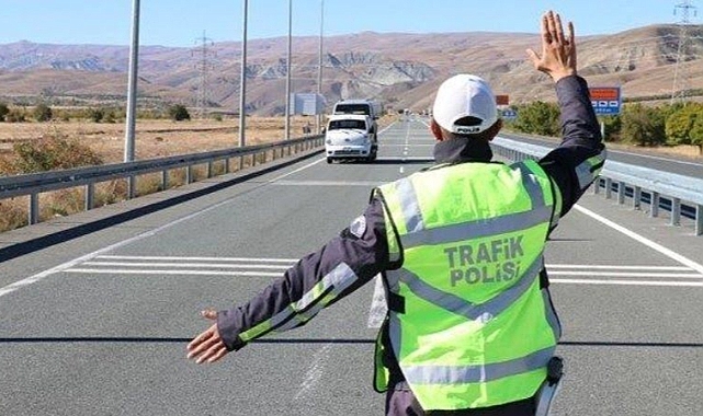 Trafik kazalarının en büyük nedenlerinden! 24 bin 12 araç sürücüsüne ceza!