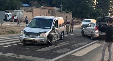 Urfa-Antep yolunda kaza! Yaralılar var!