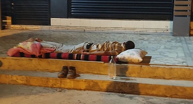 Urfa'da eşinden uzaklaşma cezası alan adam sokakta yattı!